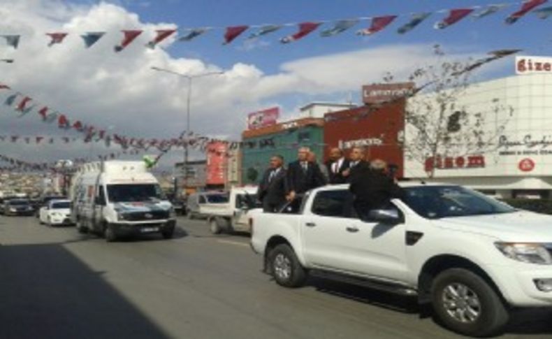 Karabağlar halkına araç üstünden seslendi